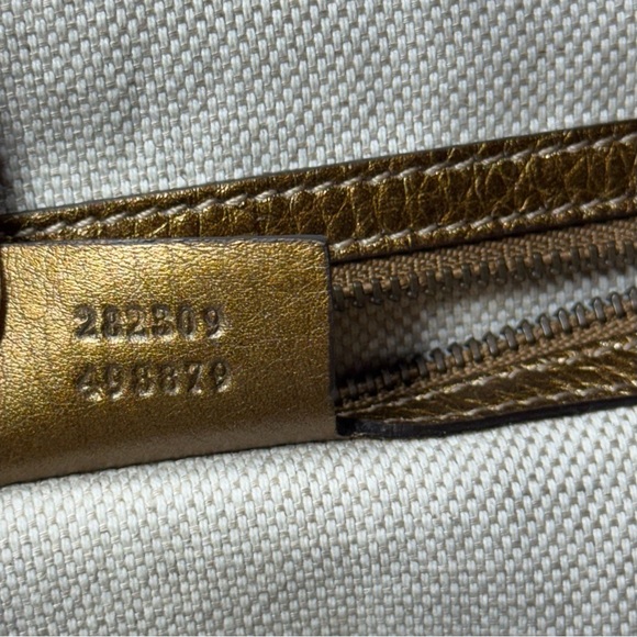 Gucci Ombré Pebbled Medium SoHo Logo Hobo in Metallic Gold - Picture 8 of 9